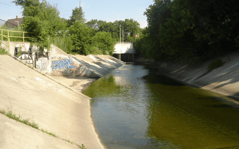 Kinnickinnic River at S. 6th street before the concrete removal